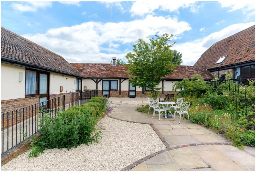 Kingfisher Barn Bed & Breakfast Abingdon-on-Thames ภายนอก รูปภาพ