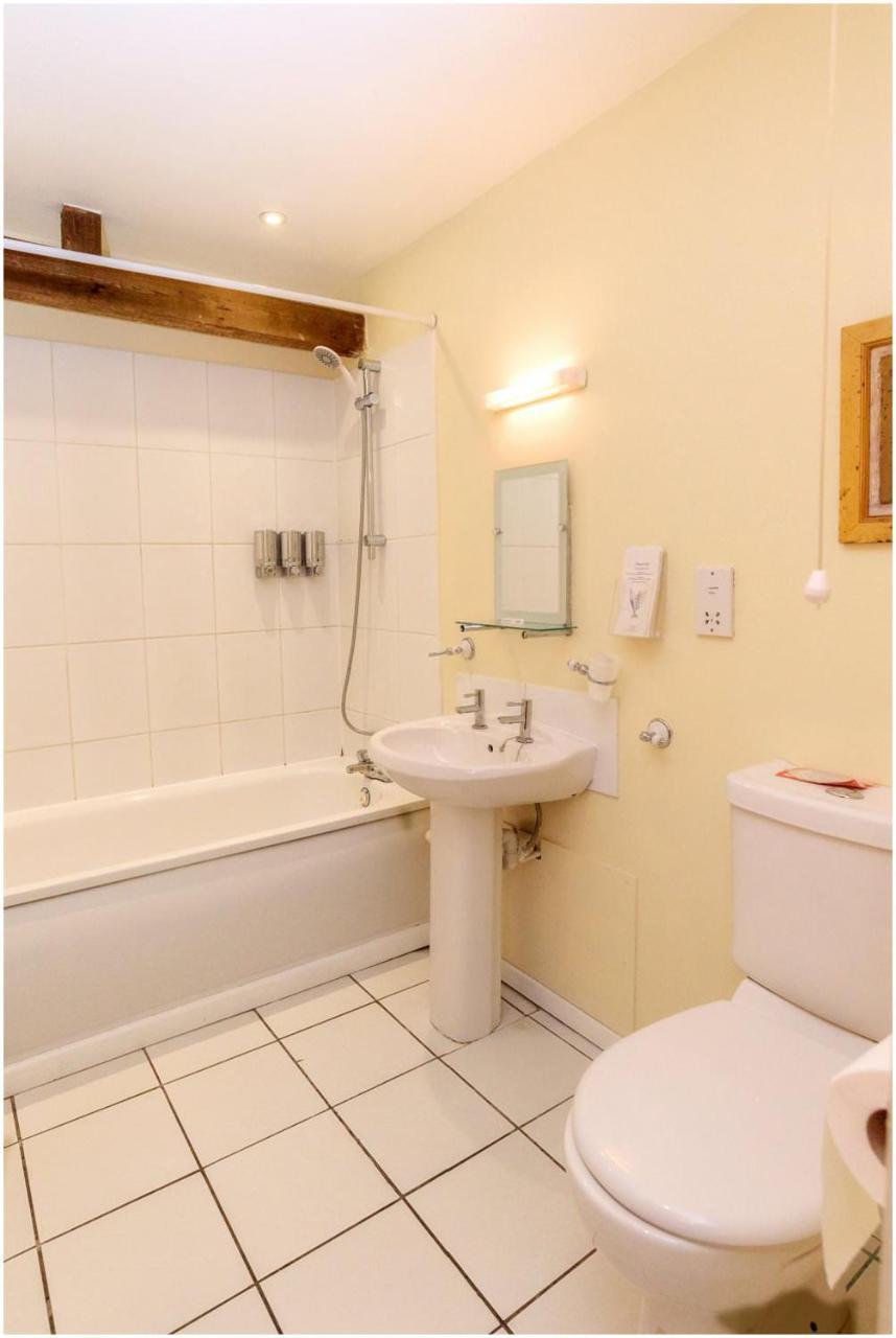 Kingfisher Barn Bed & Breakfast Abingdon-on-Thames ภายนอก รูปภาพ