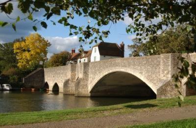 Kingfisher Barn Bed & Breakfast Abingdon-on-Thames ภายนอก รูปภาพ